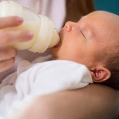 شیرخشک نان یا آپتامیل؛ کدام برای وزن‌گیری و هضم بهتر است؟