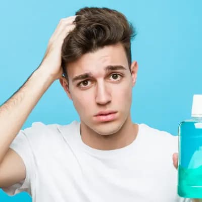آیا استفاده روزانه از دهانشویه ضرر دارد؟ واقعیت درباره مصرف هر روزه