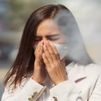 مشکلات پوستی ناشی از آلودگی هوا؛ چهره شما را 10 سال پیرتر میکند!