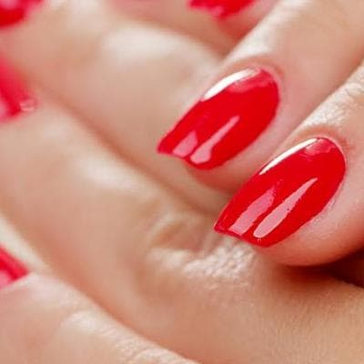 آیا لمینیت ناخن ضرر دارد؟ بررسی کامل فواید، عوارض و نکات مهم