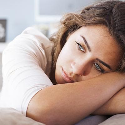 علت ضعف شدید در دوران قاعدگی چیست؟ کمبود آهن، هورمون‌ها و راه‌های کاهش بی‌حالی
