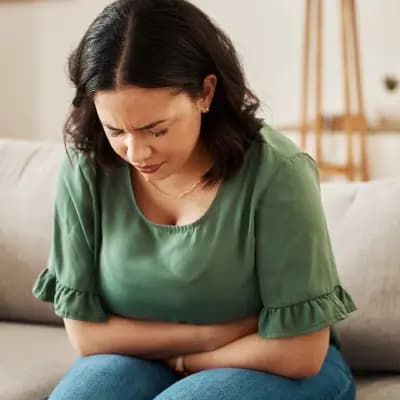 استرس و معده درد؛ از دلشوره تا سوزش و دلپیچه چه اتفاقی میافتد؟