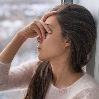 افسردگی فصلی؛ چرا با شروع پاییز و زمستان غمگین میشویم؟