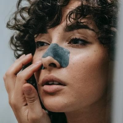 با دانههای سیاه روی بینی چه کنیم؟
