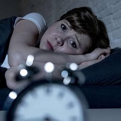 تاثیر کمبود خواب بر سیستم ایمنی: چگونه خواب ناکافی بدن شما را ضعیف میکند؟