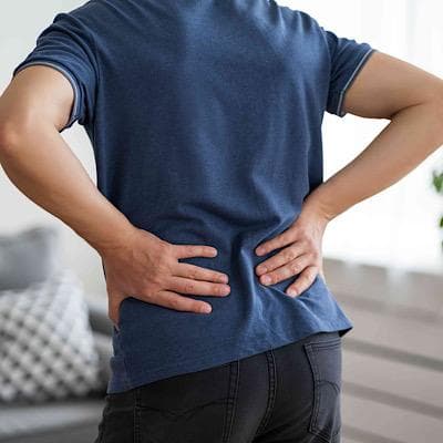 علائم عفونت کلیه چیست؟ از درد پهلو تا تب و تغییرات ادرار
