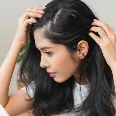 کمبود کدام ویتامین باعث نازک شدن مو میشود؟ بررسی آهن، زینک، ویتامین D و بیوتین