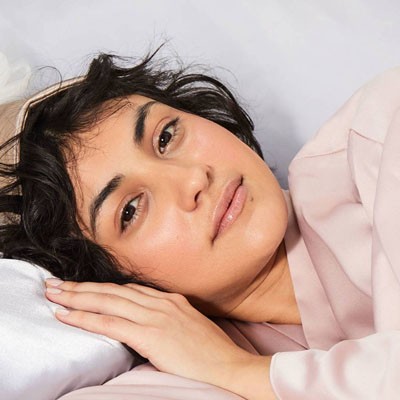 چگونه خواب کافی بر سلامت و ظاهر پوست ما تأثیر می گذارد؟