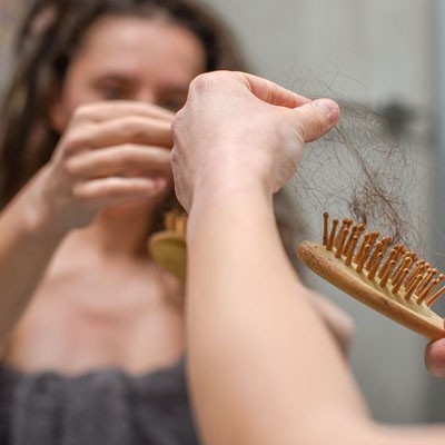 روش های جلوگیری از ریزش مو در خانم ها