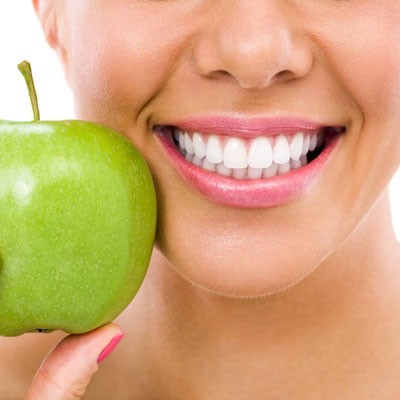 تغذیه و تأثیر آن بر سلامت دهان و دندان‌ها