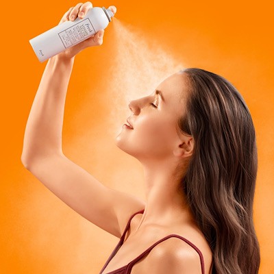 کاربرد و فواید استفاده از اسپری آب برای پوست