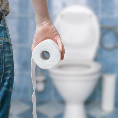 اسهال مکرر؛ چه زمانی خطرناک است؟ + 5 درمان فوری و علائم هشدار