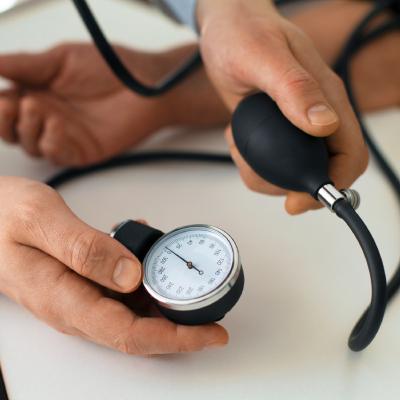 بهترین روش‌های پایین آوردن سریع فشار خون بالا در منزل در کمتر از 30 دقیقه
