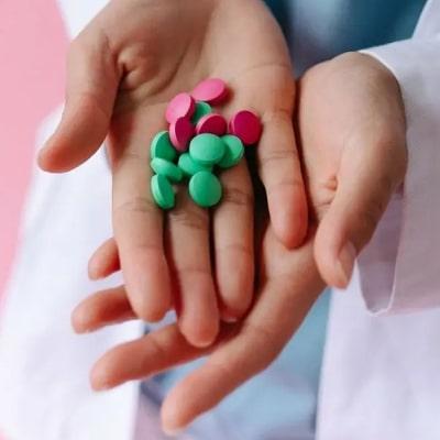 تفاوت پرگابالین و گاباپنتین: همه چیز درباره کاربردها، عوارض و نکات مهم