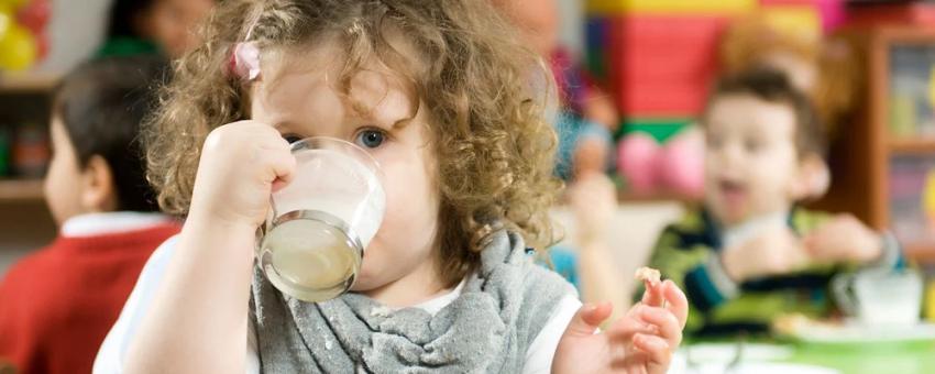 جایگزین لبنیات برای کودکان | بهترین انتخابها برای کودکانی که شیر نمیخورند