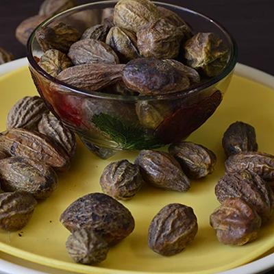 هلیله سیاه برای سفیدی مو؛ آیا واقعا موثر است؟