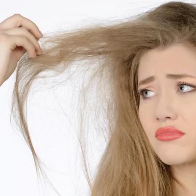 چگونه موهای وز و خشک را صاف و لطیف کنیم؟