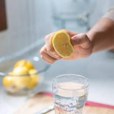 تاثیر نوشیدن آب گرم و لیمو روی لاغری واقعی است؟