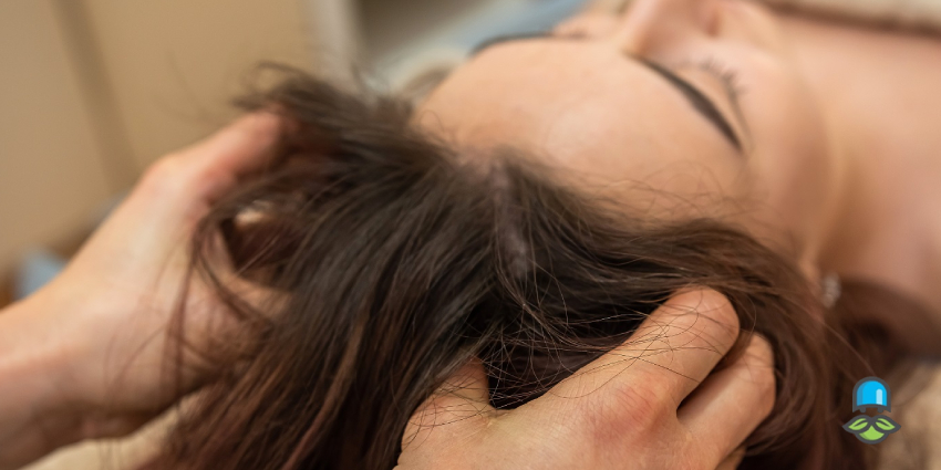 نحوه صحیح انجام ماساژ سر برای رشد مو