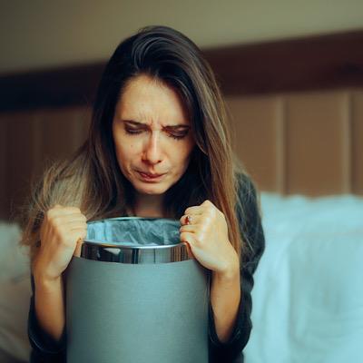 چرا مولتی‌ ویتامین باعث حالت تهوع می‌شود؟ | علل مهم + راهکارهای جلوگیری