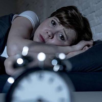تاثیر کمبود خواب بر سیستم ایمنی: چگونه خواب ناکافی بدن شما را ضعیف می‌کند؟