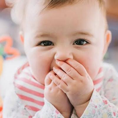 علائم دندان درآوردن نوزاد چیست و چگونه تشخیص دهیم؟