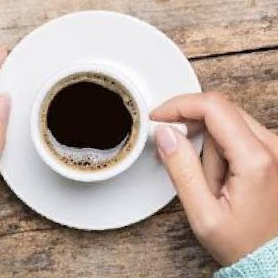 خطرات و عوارض نوشیدن زیاد قهوه و هر آنچه باید بدانید