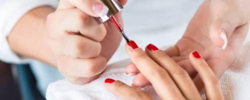 آیا لمینیت ناخن ضرر دارد؟ بررسی کامل فواید، عوارض و نکات مهم